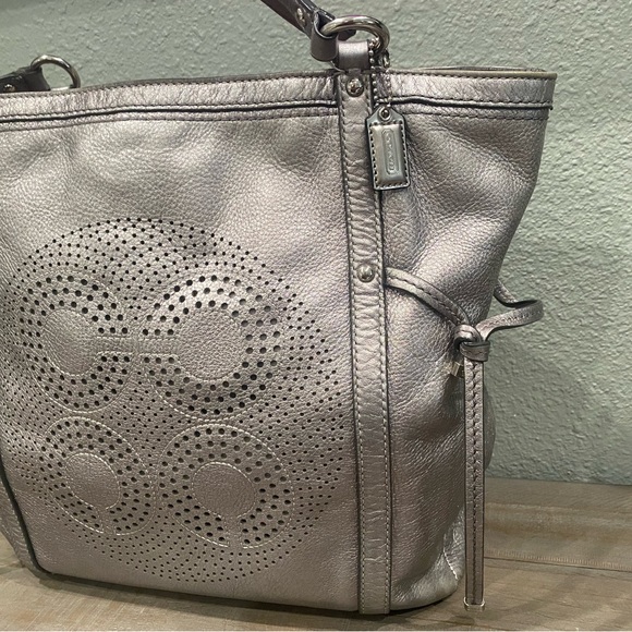 Authentic Leather Coach Satchel/ Shoulder Handbag - Picture 2 of 11